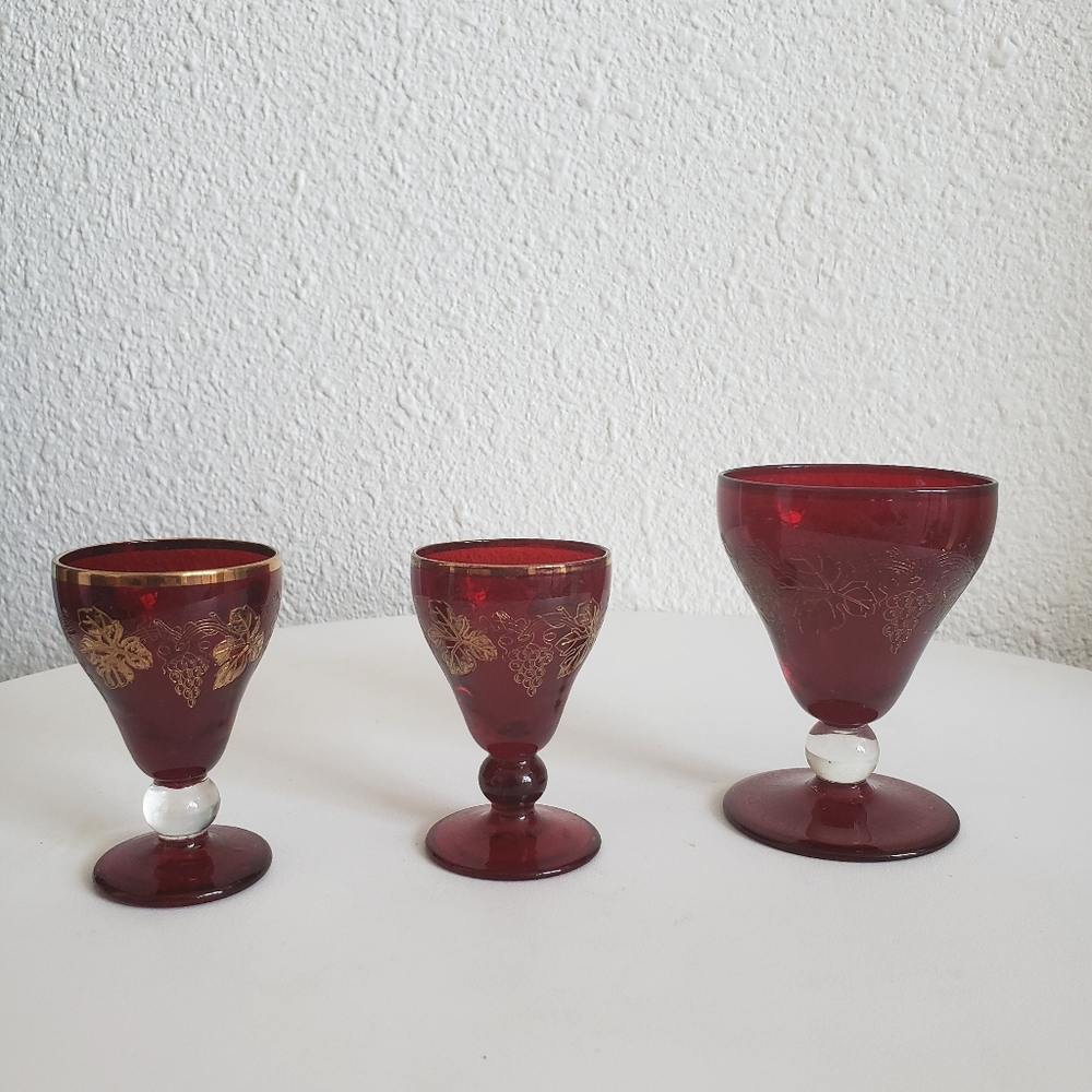 MC Set of 3 Ruby Glass Gold Bunch of Grapes Engraved  Wine Shots Small Goblets